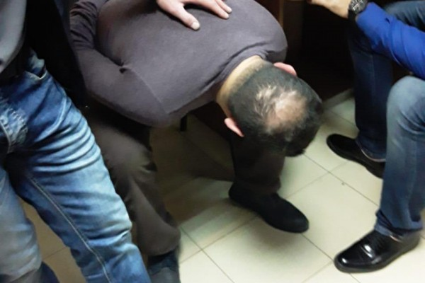 Azərbaycanlı jurnalistin həbs görüntüləri yayıldı